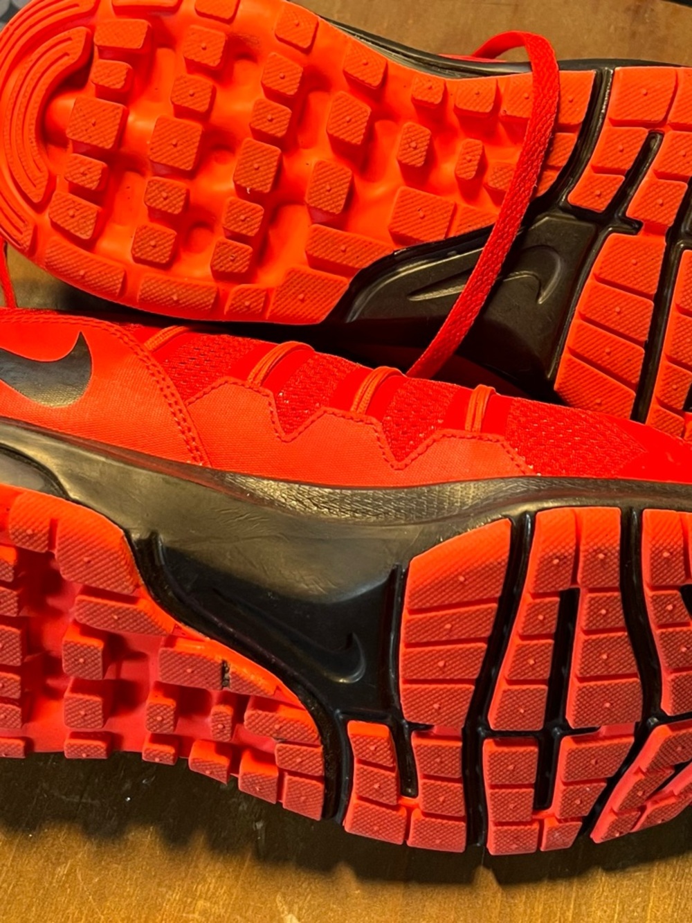 🚫SOLD🚫 Nike Men’s Bright Red Athletic Running Shoes with Black Swoosh - Picture 2 of 9